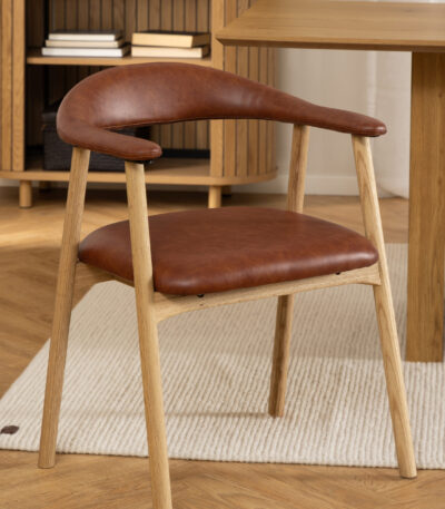 Ari dining chairs. Set of 2 dining chairs. PU leather dining chair. Oak dining chairs. Scandinavian dining furniture. Modern dining seating. Brandy leather chair. Armrest dining chair. Minimalist dining chair.